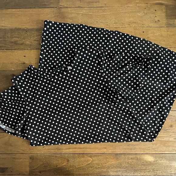 TIANA B Chic Black and White Polka Dot Shift Dress Flutter Sleeves Lightweight - Picture 1 of 6